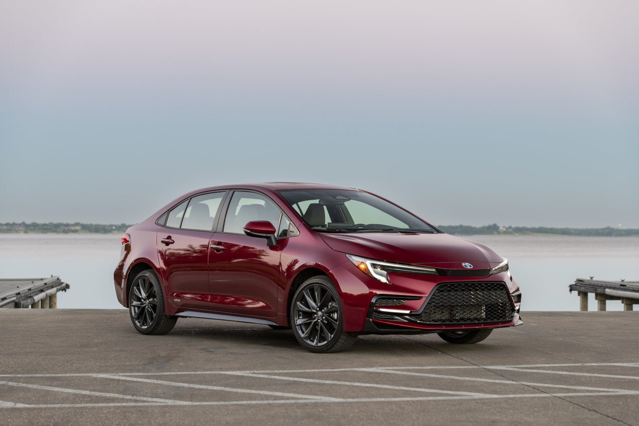 Home 2023 corolla hybrid se rubyflarepearl 0261708730761472